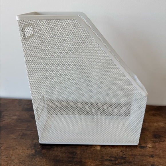 Excellent Condition. Magazine/Paper Folder/Storage - Picture 4 of 5